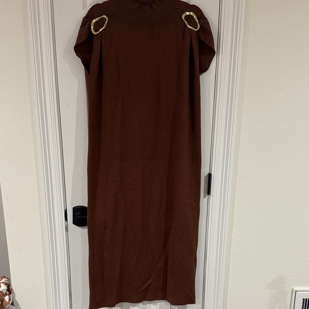 Short-sleeve hardware sweater midi dress - Picture 4 of 6